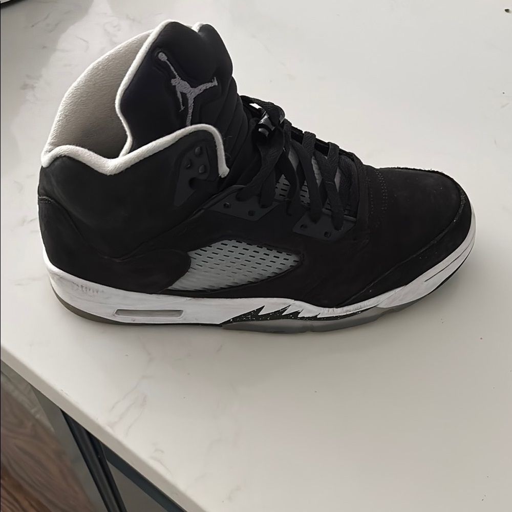 Jordan Men's Black and Gray Sneakers